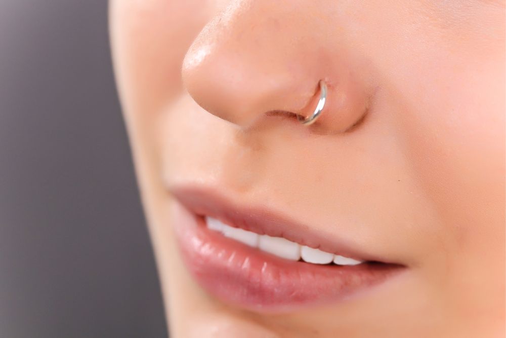 Cando podes cambiar o teu piercing no nariz con seguridade?