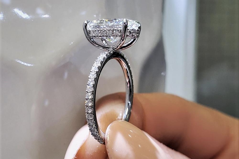 8 razões para não comprar um anel de noivado com auréola escondida