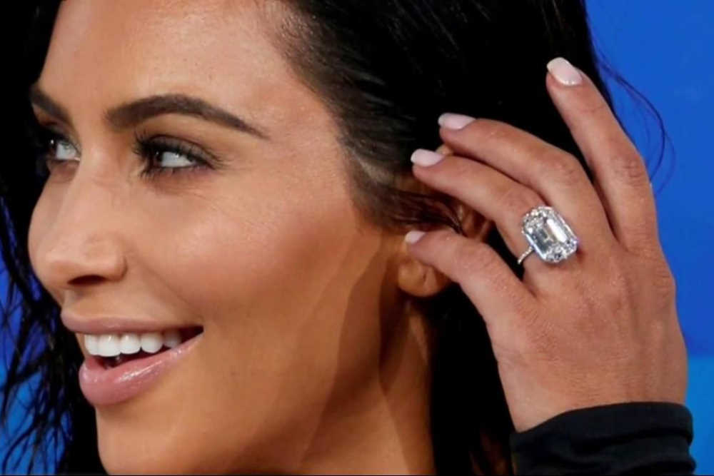 クッションカットダイヤモンドの婚約指輪：トップ10購入のヒント