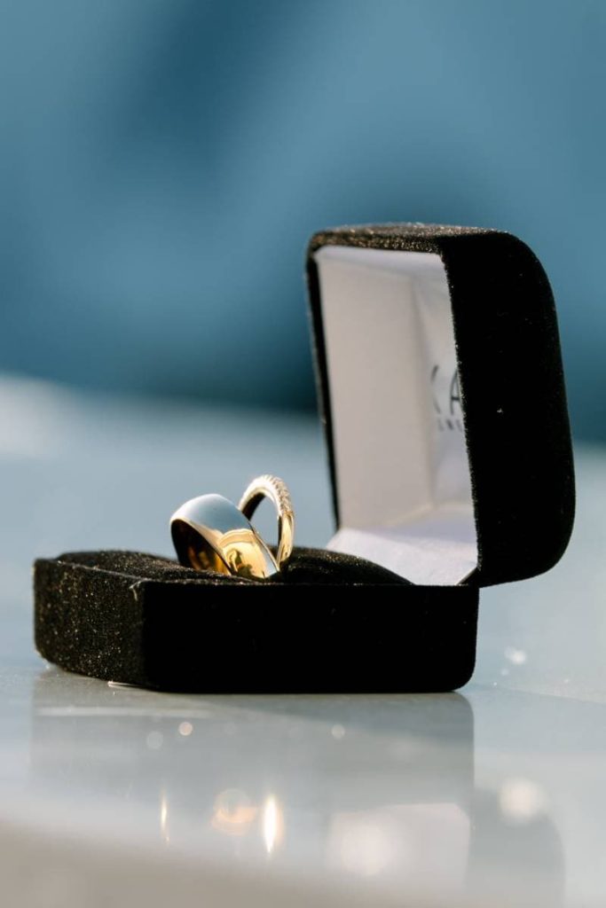 Si të zgjidhni metalin më të mirë për unazat e fejesës